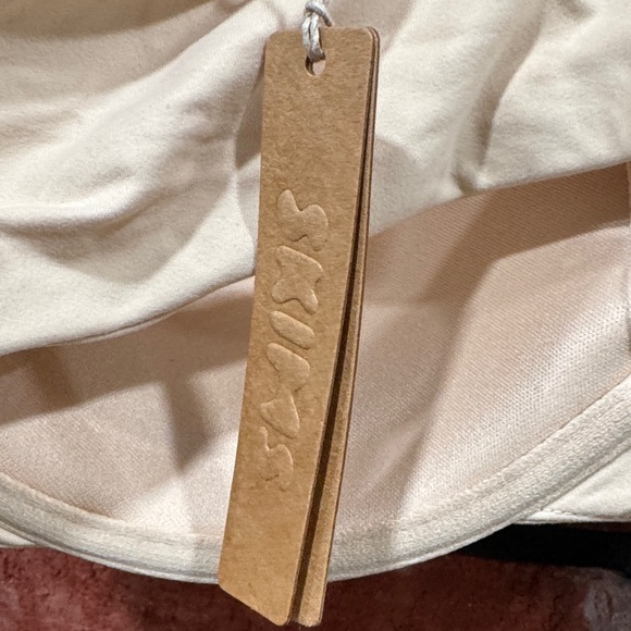 Skims  Bra - Picture 6 of 10